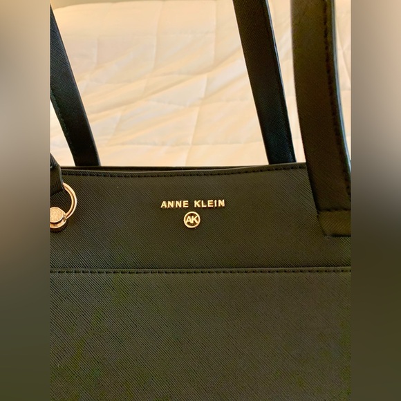 Anne Klein Black Shoulder Bag - Picture 2 of 13